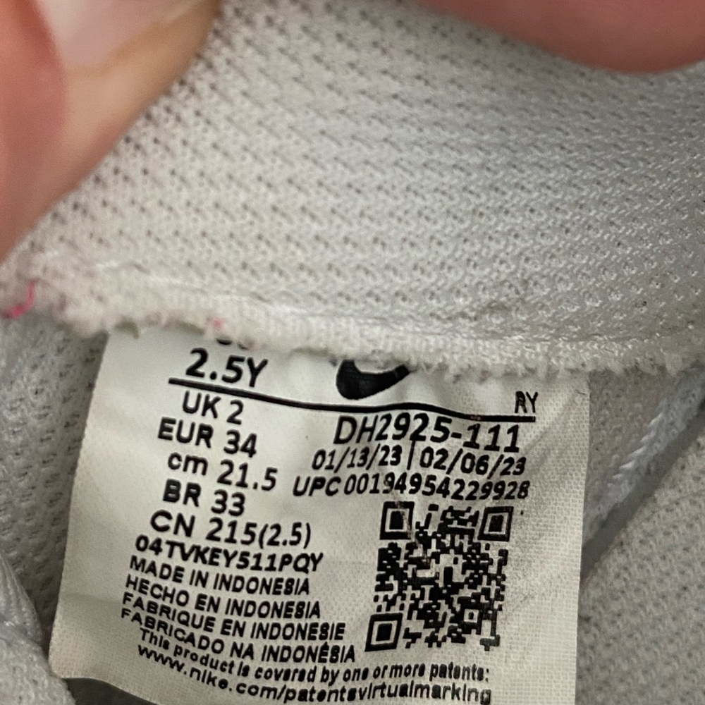 Nike Air Force One Youth Size 2.5Y Triple White Leather Shoes - Picture 11 of 12